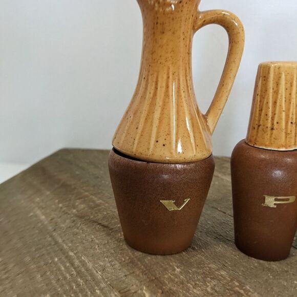 wooden Salt and pepper shakers, olive oil and vinegar set, wood and ceramic - Picture 2 of 6